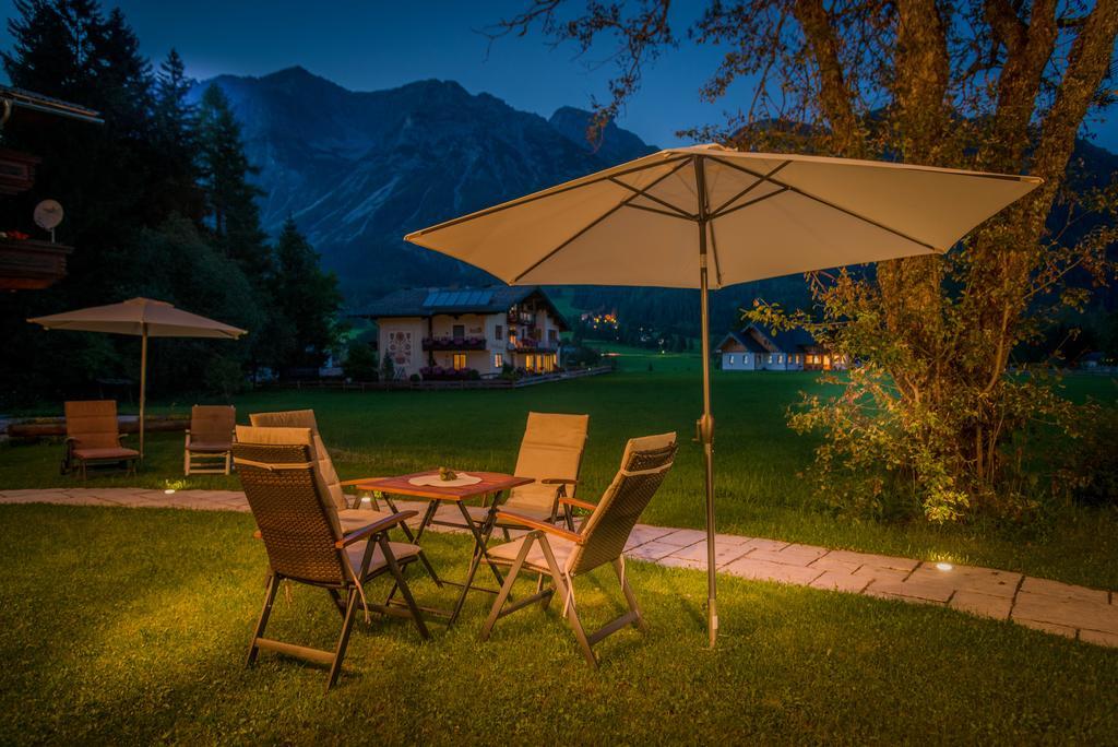 Bio-Holzhaus Und Landhaus Heimat Ramsau am Dachstein Esterno foto